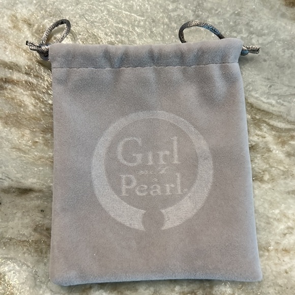 Girl with a Pearl 2 disc pale turquoise shell earrings with silver clasp - Picture 6 of 6